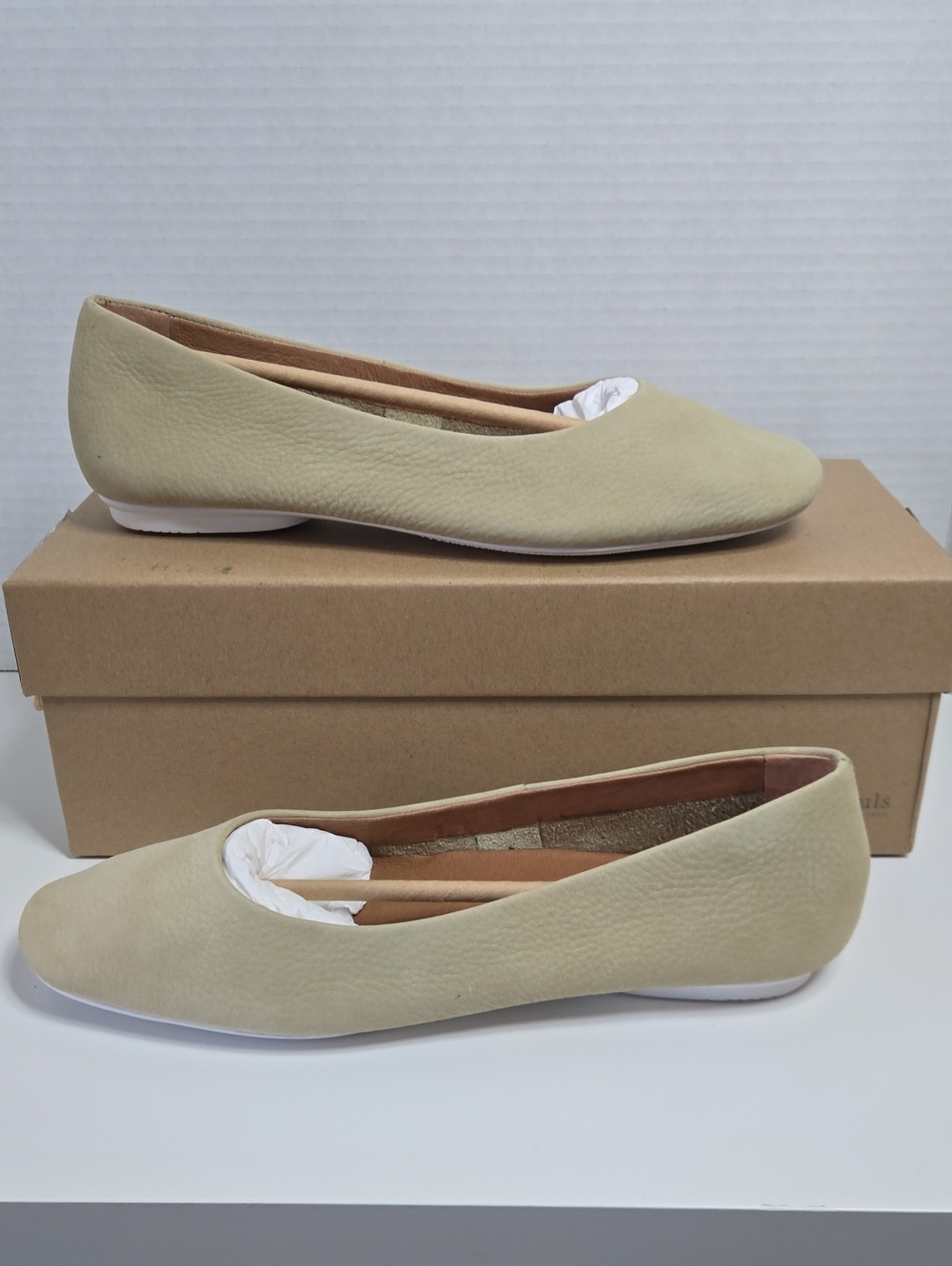 NEW gentle souls Women's Cream Leather Ballet Flats